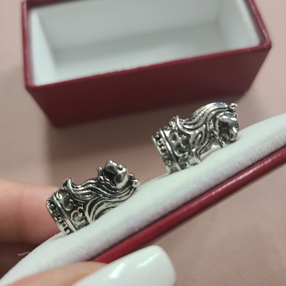 The Ritz Carlton cufflinks